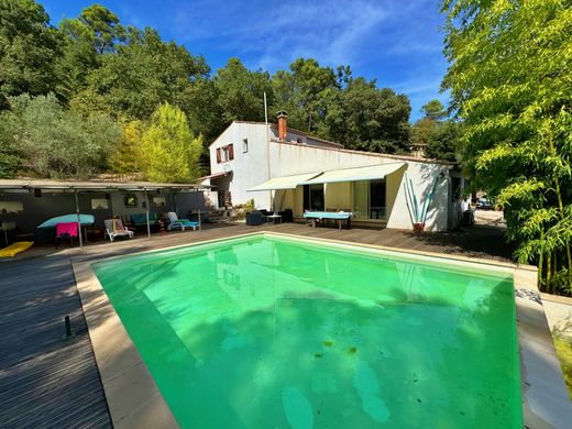 Luxe woning in Méounes-lès-Montrieux, Var