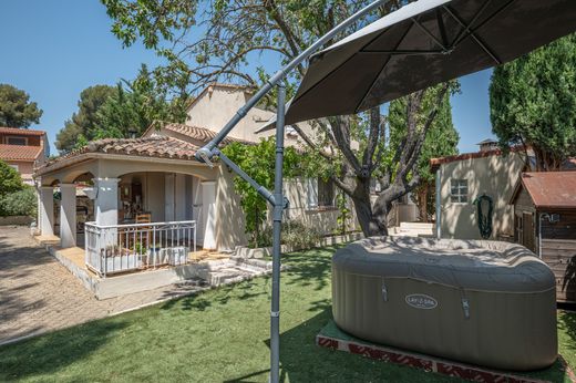 Luxury home in Les Pennes-Mirabeau, Bouches-du-Rhône
