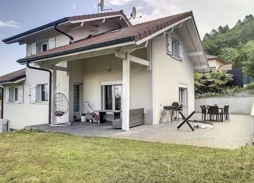 Luxe woning in Cranves-Sales, Haute-Savoie
