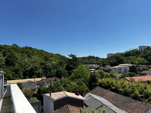 Duplex in Cenon, Gironde