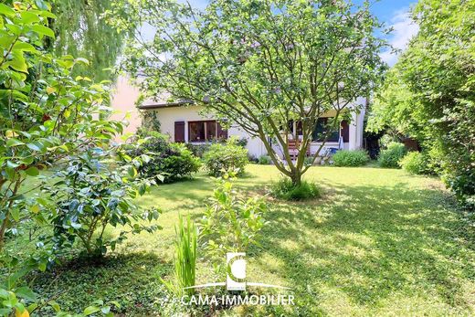 Luxury home in Fontenay-le-Fleury, Yvelines