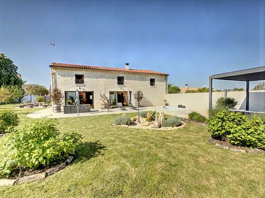 Luxus-Haus in Benet, Vendée