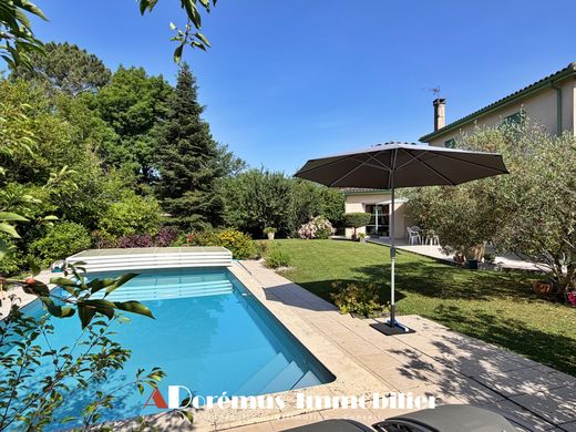 Luxury home in Artigues-près-Bordeaux, Gironde