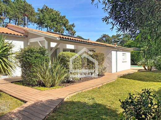 Luxury home in Lège-Cap-Ferret, Gironde