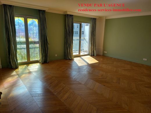 Apartment / Etagenwohnung in Motte-Picquet, Commerce, Necker, Paris