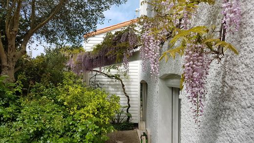 Luxus-Haus in Les Sables-d'Olonne, Vendée