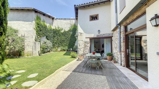 Luxury home in Vourles, Rhône