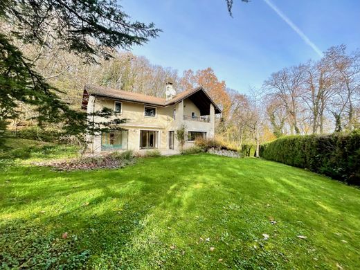 Luxury home in Divonne-les-Bains, Ain