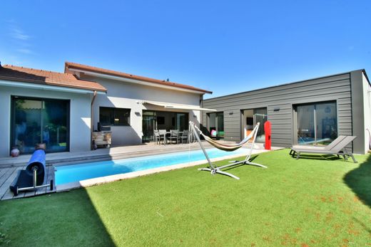 Luxury home in Saint-Laurent-de-Mure, Rhône