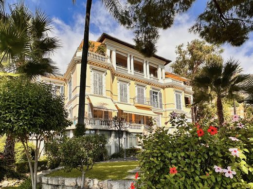 Menton, Alpes-Maritimesのアパートメント