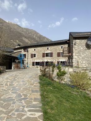 Maison de luxe à Porta, Pyrénées-Orientales