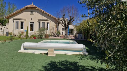 Luxury home in Pernes-les-Fontaines, Vaucluse