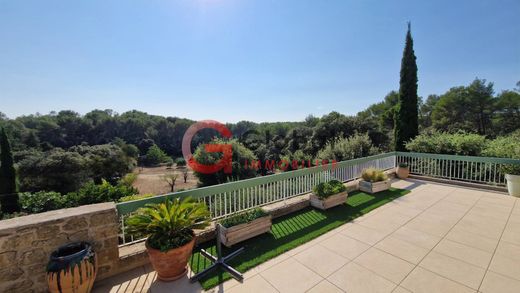 Luxe woning in Grans, Bouches-du-Rhône