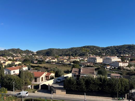 Luxus-Haus in Pégomas, Alpes-Maritimes
