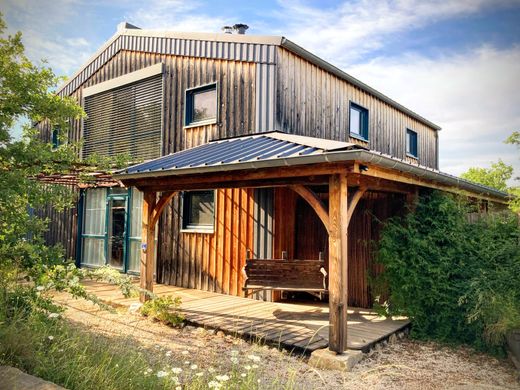 منزل ﻓﻲ Chandolas, Ardèche