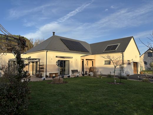 Luxury home in Chambray-lès-Tours, Indre and Loire