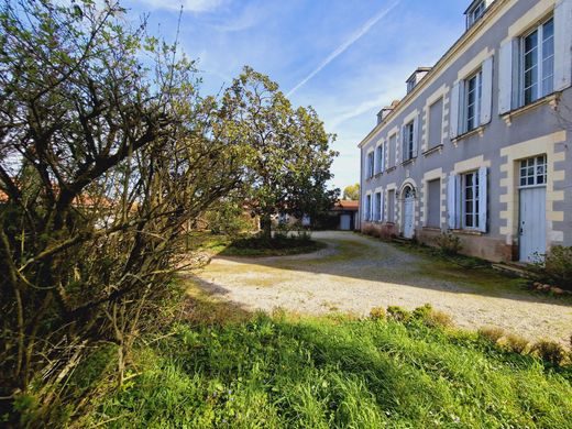 Luxe woning in La Chapelle-Heulin, Loire-Atlantique