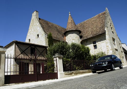 Castle in Birac-sur-Trec, Lot-et-Garonne