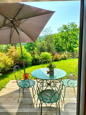 Apartment in Poleymieux-au-Mont-d'Or, Rhône