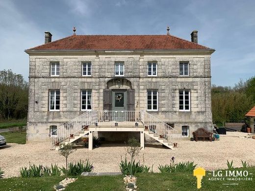 Luxury home in Saint-Thomas-de-Conac, Charente-Maritime
