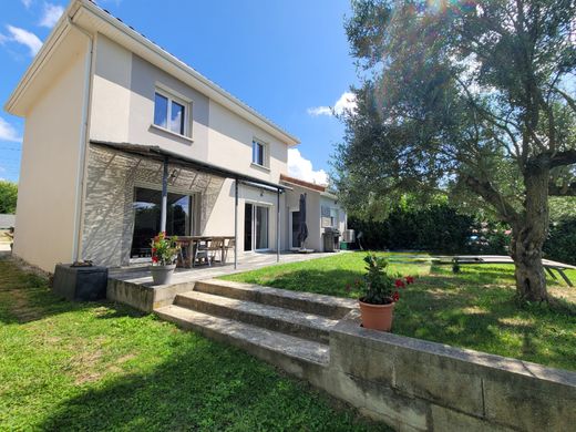 Casa de lujo en Tramoyes, Ain