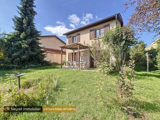 Luxury home in Saint-Genis-Laval, Rhône