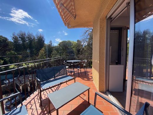 Apartment / Etagenwohnung in Saint-Tropez, Var