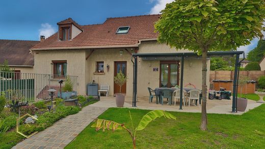 منزل ﻓﻲ Saintry-sur-Seine, Essonne