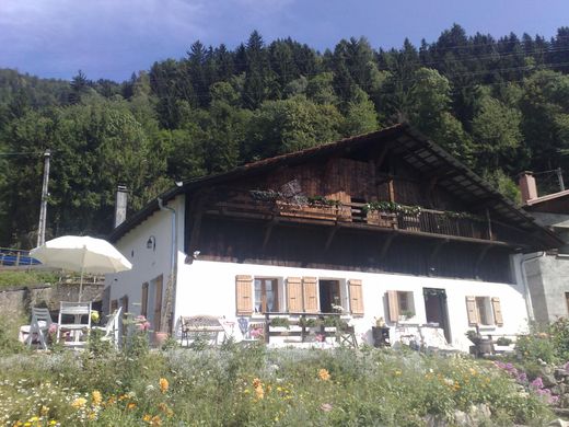 Passy, Haute-Savoieのカントリー風またはファームハウス