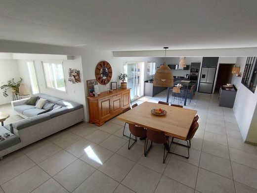 Willa w Le Soler, Pyrénées-Orientales