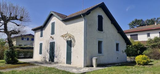 Luxury home in Ondres, Landes
