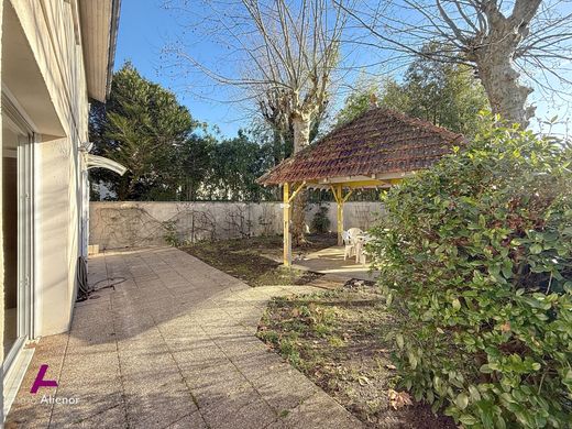 Luxury home in Caudéran, Gironde