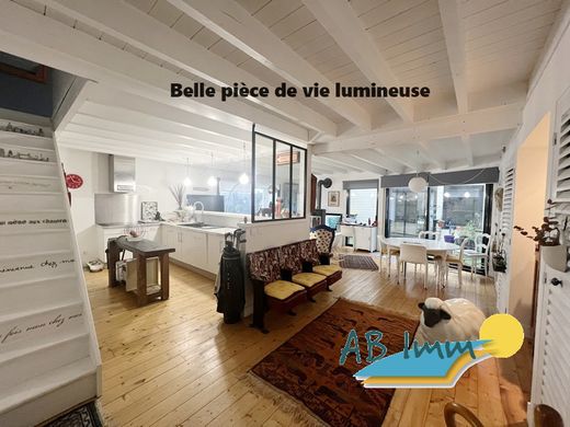 Apartment / Etagenwohnung in Lorient, Morbihan