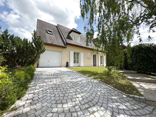 Luxury home in Plailly, Oise