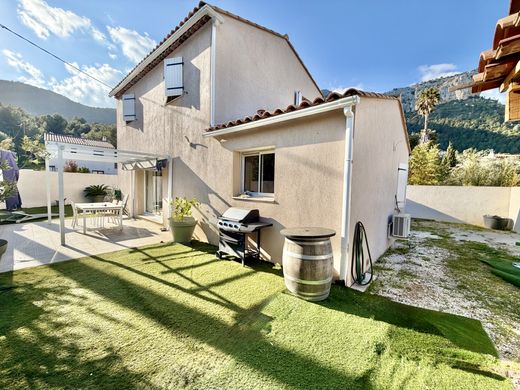 Casa di lusso a Le Revest-les-Eaux, Var