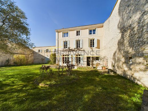 Maison de luxe à Saint-Paul-Trois-Châteaux, Drôme