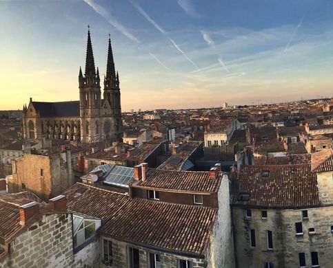Apartment / Etagenwohnung in Bordeaux, Gironde