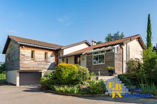 Casa di lusso a Saint-Genis-les-Ollières, Rhône