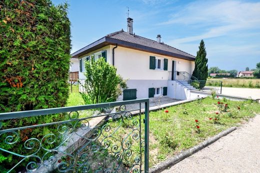 Casa de lujo en Saint-Genis-Pouilly, Ain