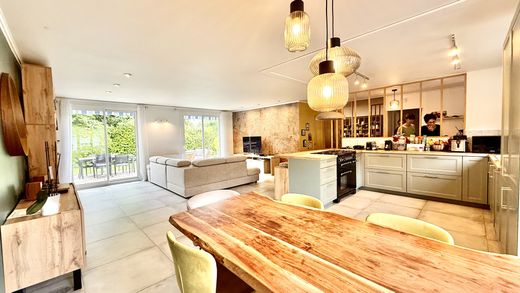 Luxury home in Plaisir, Yvelines
