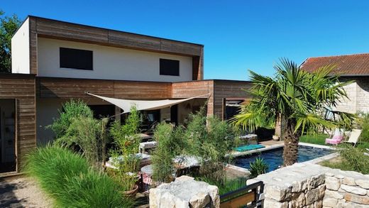 Luxury home in Lucenay, Rhône