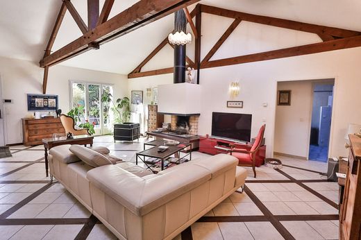 منزل ﻓﻲ Saintry-sur-Seine, Essonne