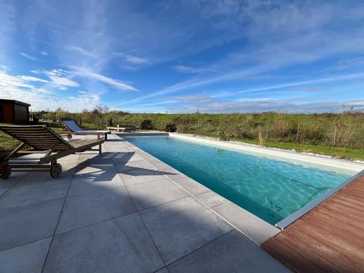 منزل ﻓﻲ Ambarès-et-Lagrave, Gironde