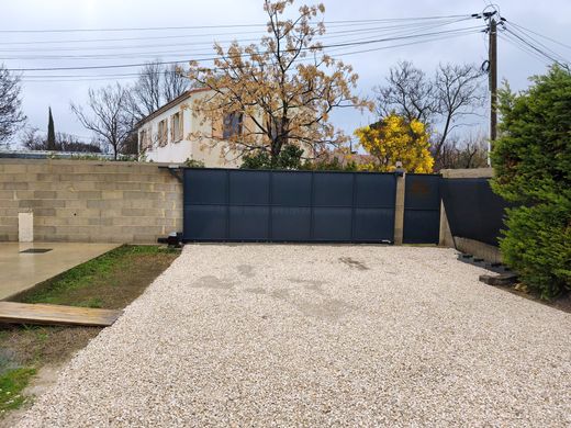 Luxury home in L'Isle-sur-la-Sorgue, Vaucluse