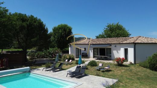 Вилла, Vallon-Pont-d'Arc, Ardèche