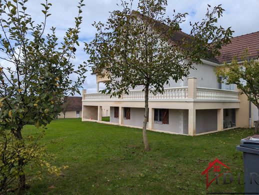 Casa di lusso a Gray, Haute-Saône