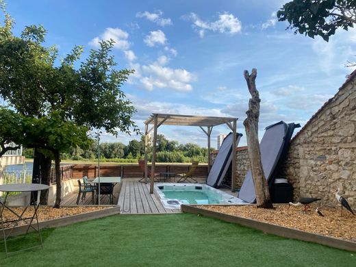 Luxury home in Saint-Cyr-sur-Loire, Indre and Loire