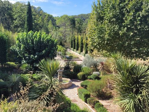 Maison de luxe à Villecroze, Var