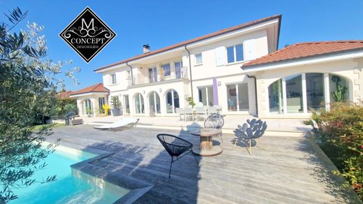 Villa in Saint-Julien-en-Genevois, Haute-Savoie