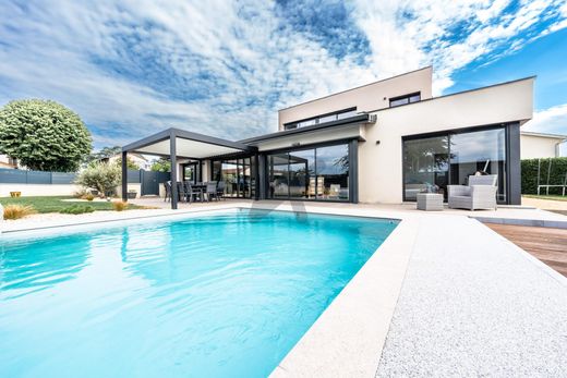 Luxury home in Brindas, Rhône